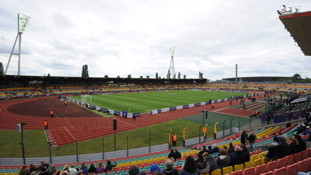 Jahn Sportpark Bekommt Neues Stadion