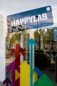 cr_lvs_mi-wd-ti_happylab_aussen_hoch
