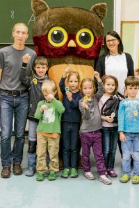 Die flauschige Eule Rosi war beim Termin mit von der Partie. 