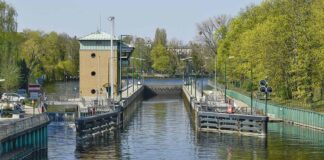 Die Spandauer Havelschleuse ist ein wichtiges Nadelöhr für die Binnenschifffahrt und Freizeitkapitäne.