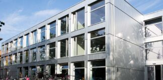 Fertig gestellte Holzschule in Alt-Hohenschönhausen