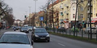 Stark befahren: die Residenzstraße in Reinickendorf. Archivbild: Imago