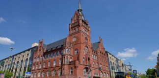Das Rathaus Steglitz an der Schloßstraße