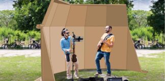 Musiker in einer Acoustic Shell