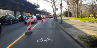Am Halleschen Ufer gibt es ab sofort temporär mehr Platz für Radler