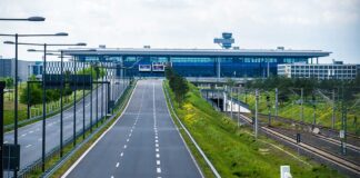 Anfahrt zum Flughafen Terminals des BER