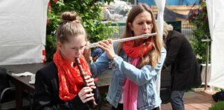 Familie-Steidle-bei-einem-Konzert-in-einer-Lichtenberger-Pflegeeinrichtung