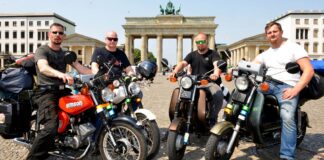 Simson-Rocker am Brandenburger Tor / Bild: Stefan Bartylla