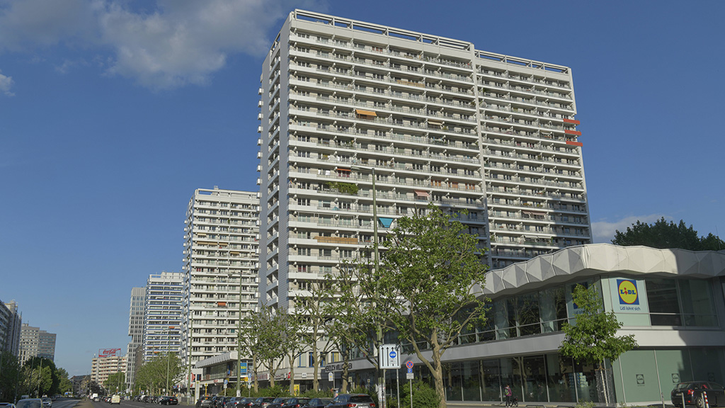 Plattenbauten, Leipziger Straße, Mitte, Berlin, Deutschland *** Prefabricated housing, Leipziger Strasse, Mitte, Berlin,