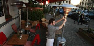 Heizpilz vor Berliner Kneipe