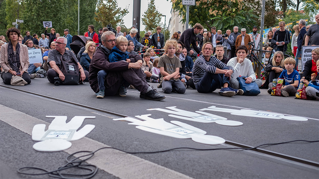 Autounfall Deutschland Berlin 07 09 2019 Mahnwache an der Kreuzung InvalidenStraße Ackerstraße