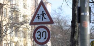 Lichterfelde: Initiative fordert Tempo 30 vor Grundschule