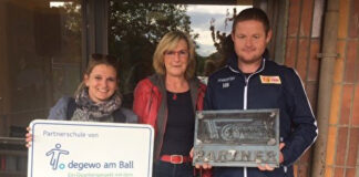 Juliane Donath (Degewo), Ines Rick (Schulleiterin GS am Pegasuseck), Hendrik Brösel (Leiter Sportförderung 1. FC Union Berlin), Foto: 1. FC Union Berlin