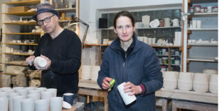 Kaja Witt und Thomas Hirschler in ihrem Atelier