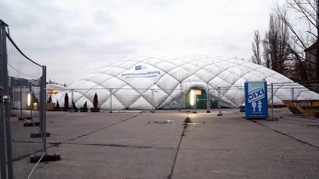 20 11 2018 Berlin Friedrichshain Die Stadtmission hat eine Traglufthalle als Notunterkunft aufges Keine Notunterkuft mehr
