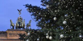 Weihnachtliche Stimmung am Brandenburger Tor