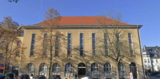 Bürgeramt, Rathaus, Teltower Damm, Zehlendorf, Berlin, Deutschland *** Citizens office, city hall, Teltower Damm, Zehlendorf, Berlin, Germany