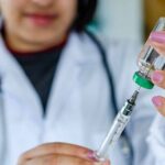 Schnelle Booster-Impfung sollen die Omikron-Welle stoppen.