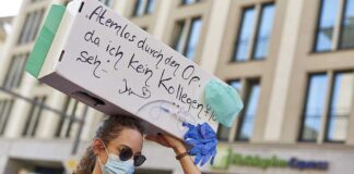 Unbefristeter Pflegestreik in Berliner Charite und Vivantes-Kliniken Deutschland, Berlin: Beschäftigte der Berliner Krankenhäuser Charite und Vivantes fordern mehr Personal und einen TVöD. Sowie bessere Arbeitsbedingungen und ein höhere Bezahlung der Beschäftigten in Tochterfirmen. Ohne Notdienstvereinbarung werden ca. 1500 Bettengesperrt und Operationen verschoben.