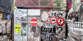 Der Eingang zur Köpi-Wagenburg an der Köpenicker Straße