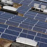 Mit Solardächern wollen die Bezirke die Klimaschutzbilanz verbessern.