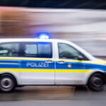 Die Polizei Berlin bittet um Mithilfe bei der Suche eines mutmaßlichen Serienräubers.