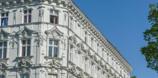 Begehrte Altbauten in bester Lage: die Ecke Schloßstraße/Wulfsheinstraße in Charlottenburg.