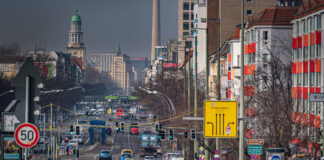 Berlin Lichtenberg sowie Friedrichshain Frankfurter Allee gen Westen fotografiert Berlin *** Berlin Lichtenberg as well as Friedrichshain Frankfurter Allee towards west photographed Berlin