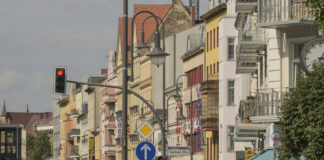 Blick auf die Karl-Marx-Straße in Neukölln. Archivbild: IMAGO/Schöning