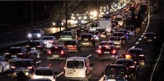 Stockender Verkehr auf der A100.