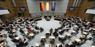 Blick in den Plenarsaal des Berliner Abgeordnetenhauses. Bild: Wolfgang Kumm/dpa