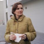 "Wir heißen die Menschen, die vor dem schrecklichen Kireg fliehen müssen, herzliche willkommen", sagt Sozialsenatorin Katja Kipping. Bild: Jörg Carstensen/dpa