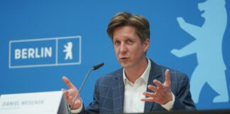 Finanzsenator Daniel Wesener (Grüne) sieht den neuen Haushalt als Herausforderung. Bild: Jörg Carstensen, dpa.
