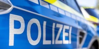 Die Polizei ermittelt wegen aufgestochener Reifen an neun Autos in Lichtenberg