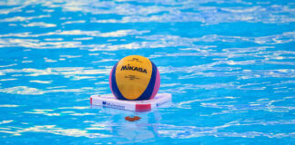 Ball im Wasser