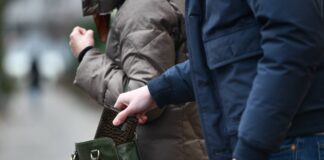 Handtaschenraub in Friedrichshain.
