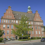 Das Rathaus Reinickendorf am Eichborndamm.