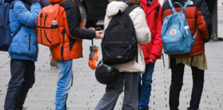 Das Ordnungsamt Friedrichshain-Kreuzberg beteiligt sich an der Aktionswoche "Sicherer Zugang zu Schulen und Kitas". Bild: IMAGO / Michael Gstettenbauer