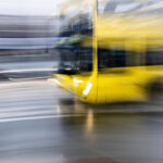 Bei einem Verkehrsunfall kam es wegen einer Gefahternbremsung zu einem Sturz im Bus. Bild: IMAGO / photothek