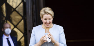 Berlins Regierende Bürgermeisterin Franziska Giffey lädt zu ihrer ersten Bürgersprechstunde.