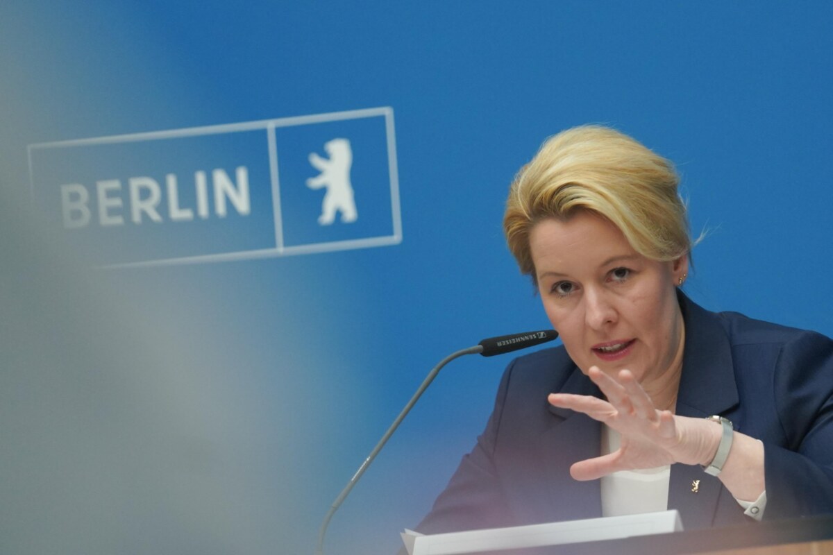 Senatssitzung Senatschefin Franziska Giffey kündigte an, der Senat warte ab, welche Entscheidungen im Bundestag und Bundesrat diese Woche zu einer bundesgesetzlichen Grundlage für Maßnahmen nach dem 19. März getroffen würden. Bild: Jörg Carstensen, dpa