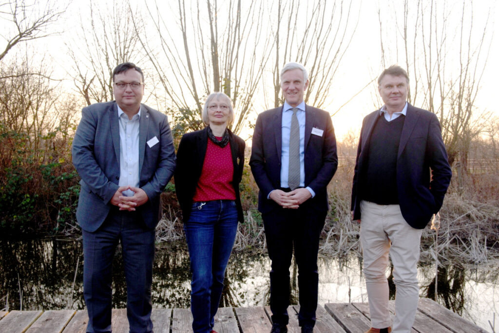 v.l.n.R. Lichtenbergs Bürgemeister Michael Grunst, Naturhof-Chefin Beate Kitzmann, Senator Schwarz und Visit-BErlin-Chef Burkhard Kieker