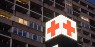 Eine freiwillige Alkoholkontrolle ergab bei der 54-jährigen Frau einen Wert von 1,7 Promille und bei ihrem 43-jährigen Partner 1,5 Promille. Beide wurden im Krankenhaus behandelt. Bild: Julian Stratenschulte