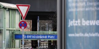 Eingang zur U4 in Richtung Nollendorfplatz am U-Bahnhof Innsbrucker Platz. Bild: IMAGO/Klaus Martin Höfer