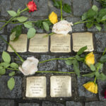 Im April werden in Friedrichshain-Kreuzberg 28 neue Stolpersteine verlegt. Bild: IMAGO / Emmanuele Contini (Symbolbild)