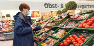 Besonders Tomaten und Gurken werden immer teurer. Bild: IMAGO / Martin Wagner