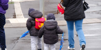 Sicher zur Schule und zur Kita: Das Ordnungsamt Friedrichshain-Kreuzberg hat eine Schwerpunktkontrolle durchgeführt. Symbolbild: IMAGO / Michael Gstettenbauer