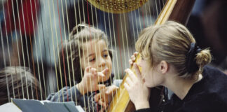 Die Fête de la Musique vereint alle Menschen. Bild: IMAGO / agefotostock (Symbolbild)