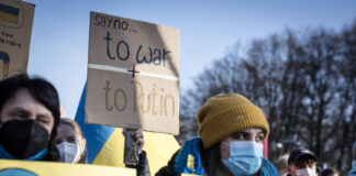 Protest für Frieden in der Ukraine. Bild: IMAGO / Mike Schmidt