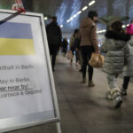 Ankommende Fluechtlinge aus der Ukraine am Hauptbahnhof in Berlin Aktuell, 10.03.2022, Berlin, Ankommende Fluechtlinge a